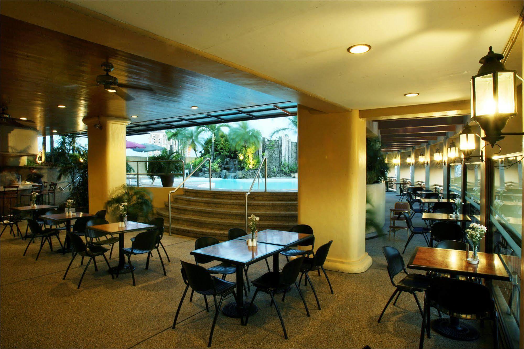 Imperial Palace Suites Quezon City Exteriér fotografie